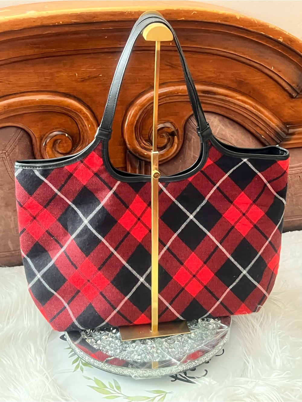 Victoria's Secret NWOT  Red and Black Plaid Tote with Logo Emblem - Picture 3 of 9